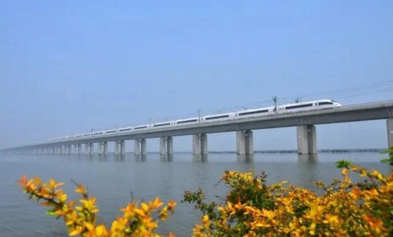 Simultaneously the world's longest and second longest bridge