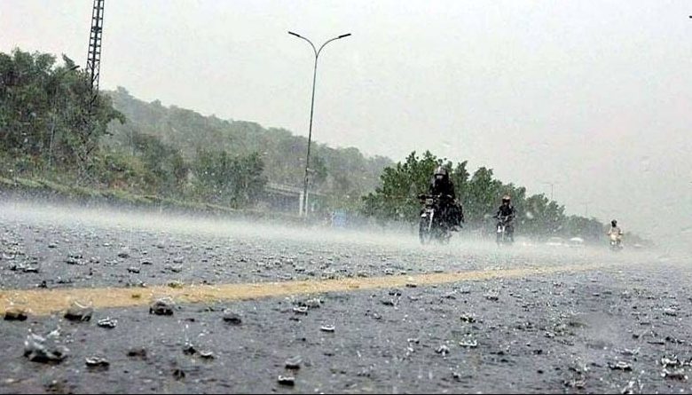 Forecast of Rain with Thunderstorms and Strong Winds Starting Tomorrow