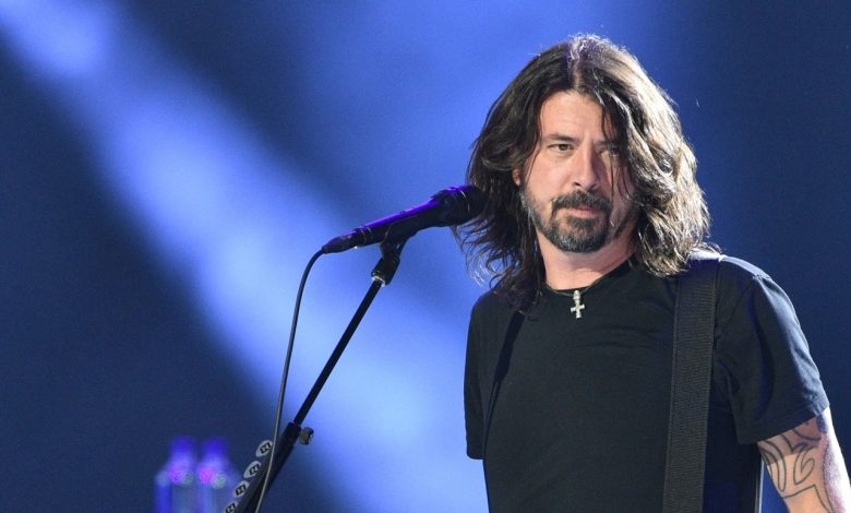 Dave Grohl Reveals Birth of Child Outside of Marriage